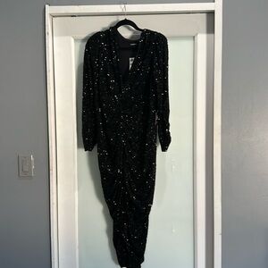 NWT EXPRESS BLACK sequin DRESS , v neck , puff shoulder rugged sleeves & bottom